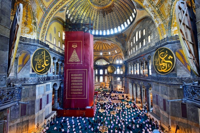 Ayasofya Camii'nde 86 yıl sonra ilk namaz coşkusu